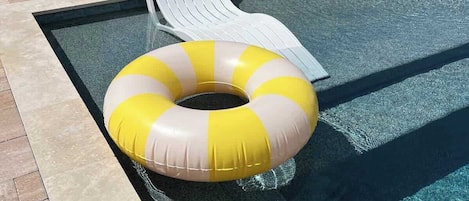 حمام سباحة