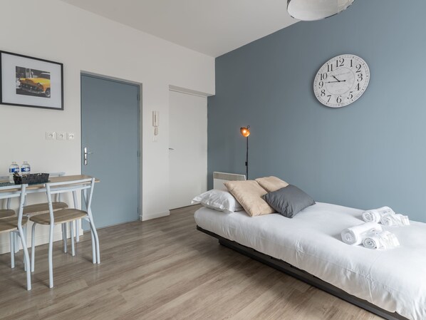 1 bedroom, WiFi, bed sheets - TERRASSE DU MAINE - Centre ville - Wifi (Saint-Nazaire)