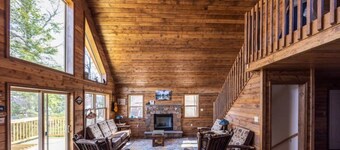 Perfect Ski getaway / Lakefront in Poconos 6 bedroom +Loft, 6.5 bath sleeps 14+
