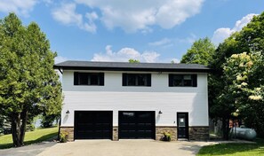 Exterior - Lake Escape with paddle boards, fire pit & game room (Lake Park)