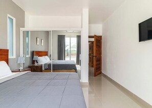 10 bedrooms, iron/ironing board, free WiFi, bed sheets