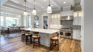 House, Multiple Beds, Kitchen, Garden View (147 N. Sea Pines Drive) | Private kitchen | Fridge, microwave, oven, stovetop