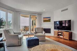 Maison, Plusieurs lits, balcon, vue sur l’océan (201 Turtle Lane) | Aire de séjour | Téléviseur de 40 po avec télévision par câble