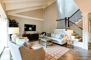 Villa, plusieurs lits, cuisine, vue jardin (213 Twin Oaks) | Coin séjour