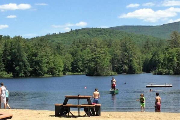 Beach - Lazy Moose Log Cabin w/ hot tub, fireplace & lake (Haverhill)