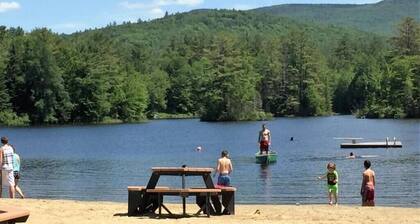 Lazy Moose Log Cabin w/ hot tub, fireplace & lake