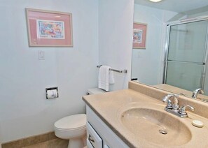 Villa, 1 King Bed, Kitchen, Garden View (298 Stoney Creek Villa) | Bathroom | Towels