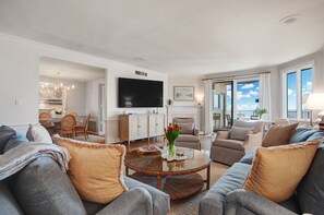 Villa, Mehrere Betten, Küche, Meerblick (303 Turtle Lane) | Wohnbereich