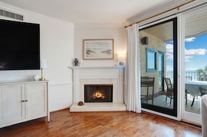 Villa, Multiple Beds, Kitchen, Ocean View (303 Turtle Lane) | Interior