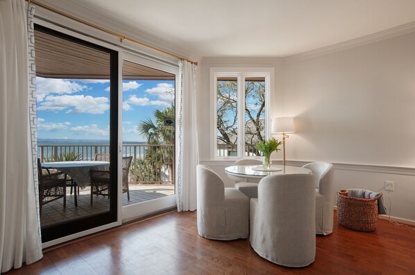 Villa, Plusieurs lits, cuisine, vue sur l’océan (303 Turtle Lane) | Restauration