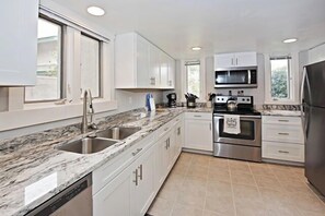 Villa, Multiple Beds, Kitchen, Garden View (265 Stoney Creek Villa) | Private kitchen | Fridge, microwave, oven, stovetop