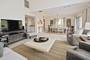 Villa, Plusieurs lits, cuisine, vue sur le jardin (265 Stoney Creek Villa) | Aire de séjour | Téléviseur de 40 po avec télévision numérique