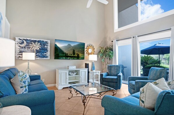 Villa, varias camas, cocina, vista al jardín (271 Stoney Creek Villa) | Área de sala de estar | Televisión de 40 pulgadas con canales digitales 