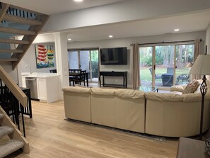 别墅, 多张床, 厨房, 花园景观 (459 Plantation Club Villas) | 起居区 | 40-英寸电视（配备有线频道）