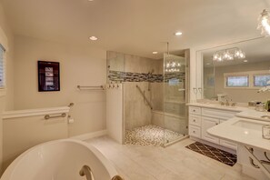 House, Multiple Beds, Kitchen, Pool View (337 Greenwood Drive) | Bathroom | Towels - 337 Greenwood Dr. at The Sea Pines Resort (Hilton Head Island)