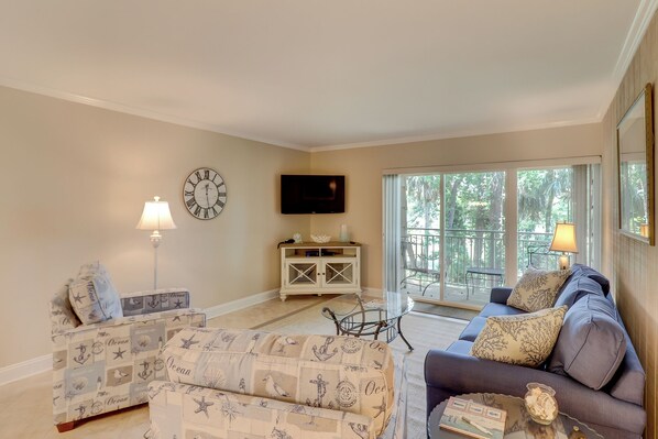 Villa, Mehrere Betten, Küche, Blick auf den Golfplatz (477 Plantation Club Villas) | Wohnbereich | 40-Zoll-Fernseher mit Digitalempfang