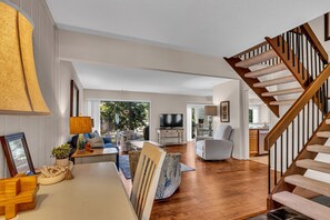 Living area - 498 Plantation Club Villas at The Sea Pines Resort (Hilton Head Island)