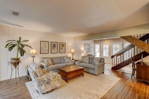Villa, Multiple Beds, Kitchen, Garden View (485 Plantation Club Villas) | Living area | 40-inch TV with digital channels - 485 Plantation Club Villas at The Sea Pines Resort (Hilton Head Island)