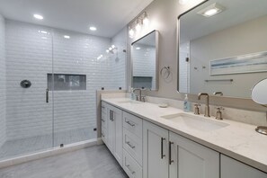 Villa, Multiple Beds, Kitchen, Garden View (540 Plantation Club Villas) | Bathroom | Towels - 540 Plantation Club Villas at The Sea Pines Resort (Hilton Head Island)
