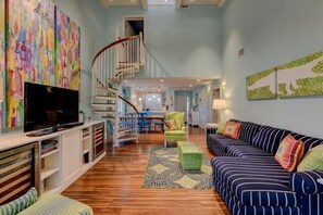 Living room - 547 Ocean Course at The Sea Pines Resort (Hilton Head Island)