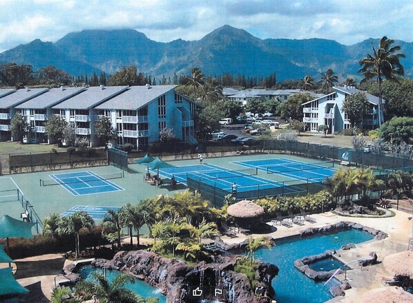 Utendørsbasseng og et oppvarmet basseng