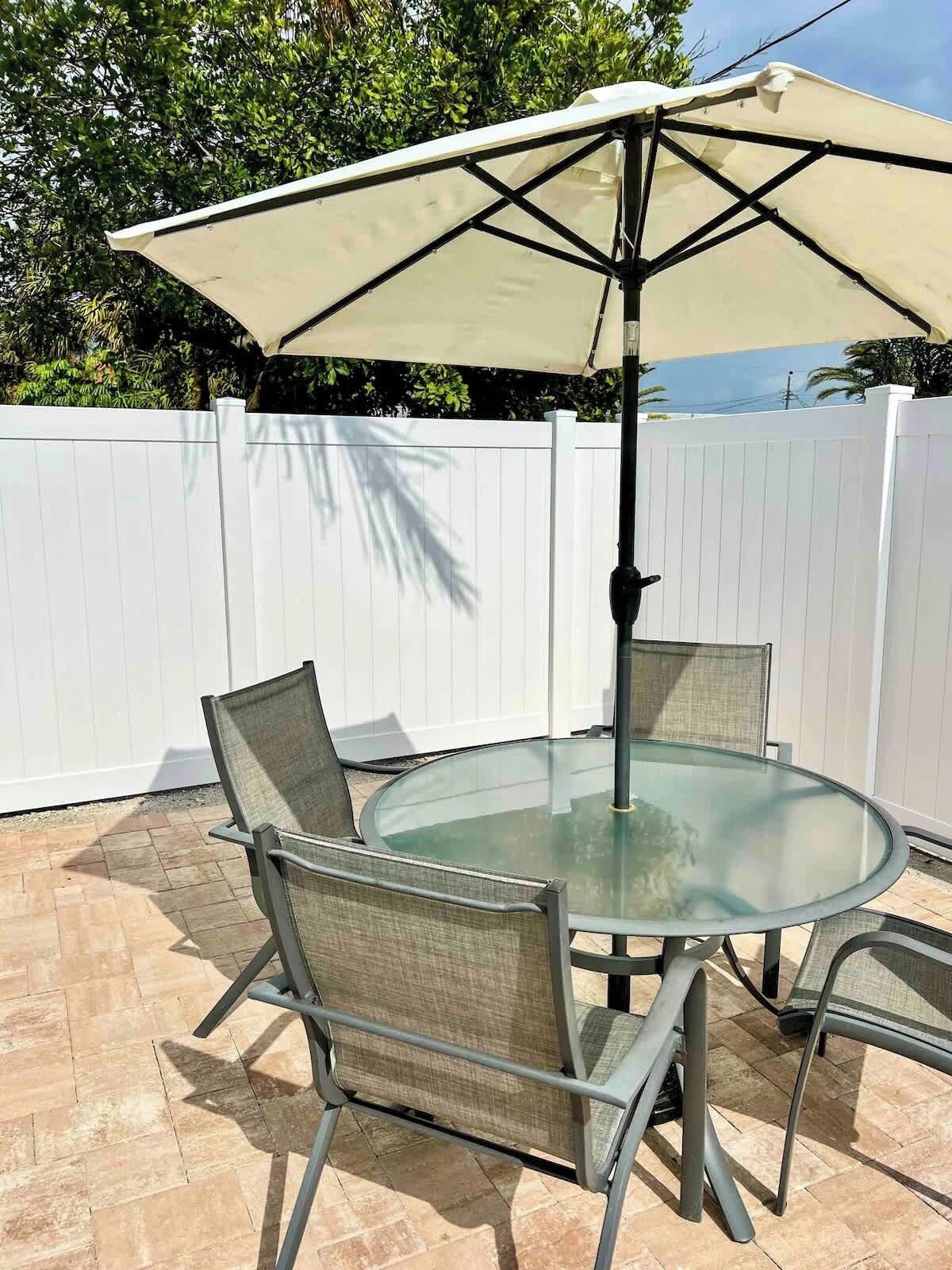 Outdoor dining