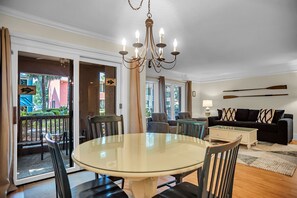 Villa, 1 King-Bett und Schlafsofa, Küche, Gartenblick (864 Ketch Court) | Innenbereich