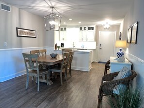 Villa, Multiple Beds, Kitchen, Garden View (880 Ketch Court) | Dining