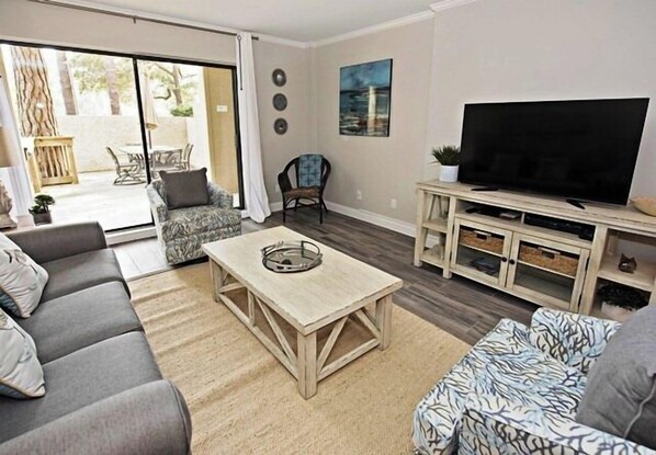 Villa, Multiple Beds, Kitchen, Garden View (904 Cutter Court) | Living area | 40-inch TV with cable channels - 904 Cutter Court at Sea Pines Resort (Hilton Head Island)