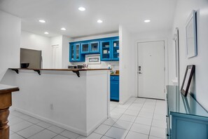 Villa, Multiple Beds, Kitchen, Garden View (908 Cutter Court) | Private kitchen | Fridge, microwave, oven, stovetop - 908 Cutter Court at Sea Pines Resort (Hilton Head Island)