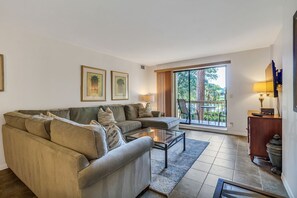 Villa, Multiple Beds, Kitchen, Garden View (911 Cutter Court) | Living area | 40-inch TV with cable channels - 911 Cutter Court at Sea Pines Resort (Hilton Head Island)