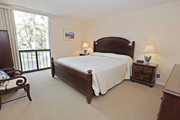 Villa, 1 King Bed, Kitchen, Garden View (916 Cutter Court) | 1 bedroom, free WiFi, bed sheets