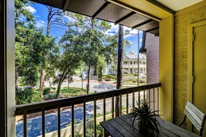 Villa, 1 cama King size y sofá cama, cocina, vista al jardín (920 Cutter Court) | Áreas de la propiedad