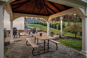 تناول الطعام بالخارج