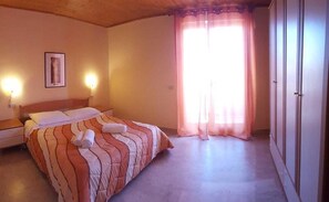 Daunenbettdecken, Reisekinderbett, kostenloses WLAN, Bettwäsche