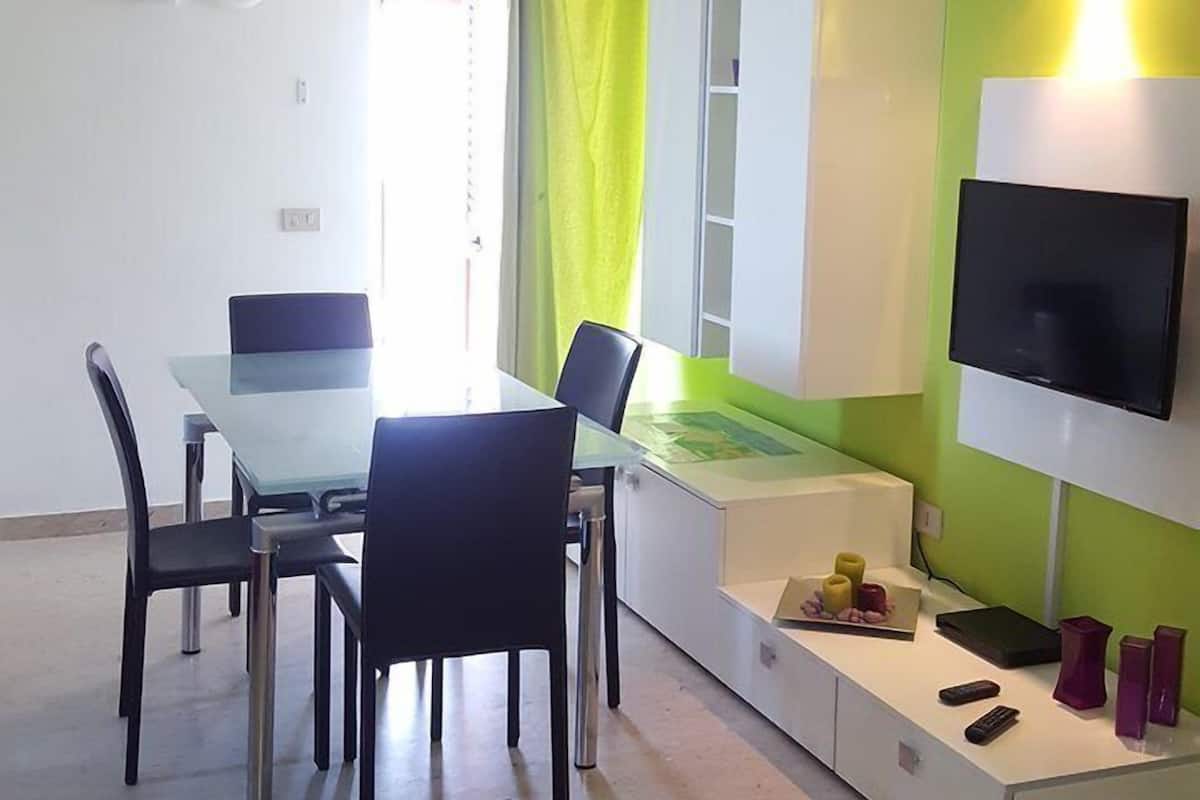 Suite superior | Zona de estar | Una televisión