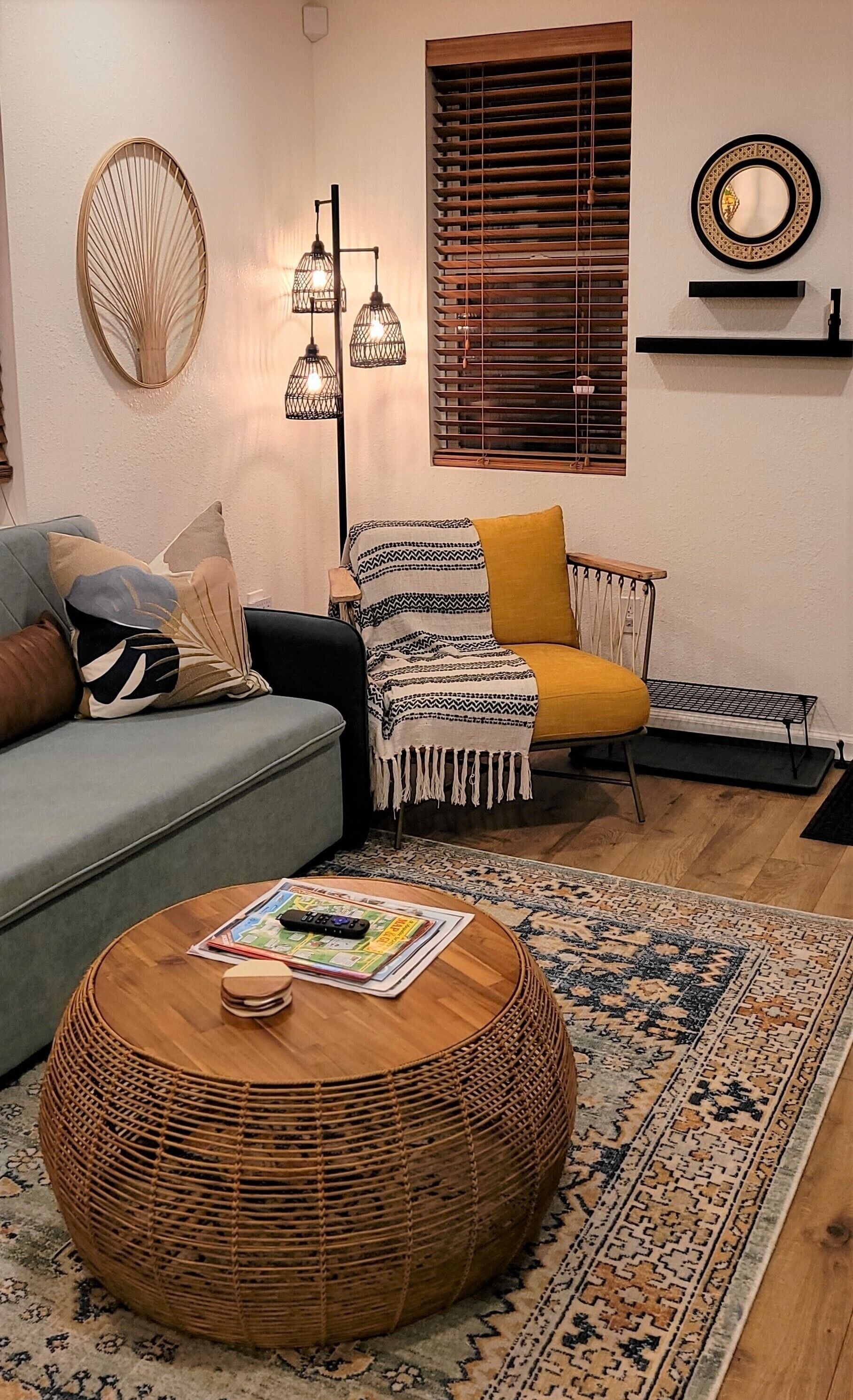 Smart TV, books, stereo