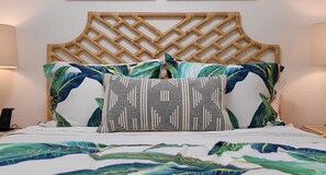 2 bedrooms, desk, iron/ironing board, travel crib - Fire Pit-Golf Cart Rental Nights of Lights (St. Augustine)