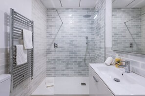 Bathtub, hair dryer, towels, toilet paper - Casa Loreto (Javea / Xàbia)