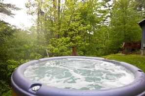 Outdoor spa tub - Cozy White Mountain Cabin w/ Hot Tub & Fireplace. (Lisbon)