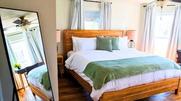 3 chambres, bureau, fer et planche Ă repasser, lit parapluie