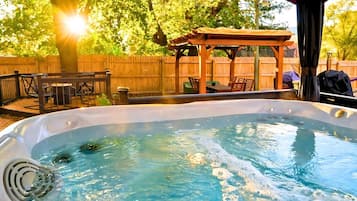 Bain à remous extérieur