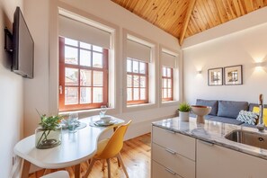 Unclassified image, 2 of 18, button