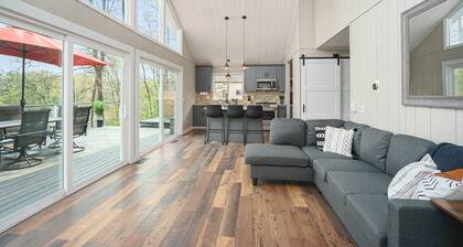 Pine Lake Overlook- Lakeside house, hot tub w/ a view! Pontoon rental options!
