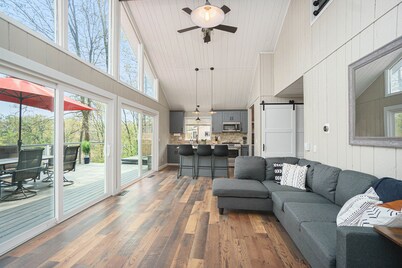 Pine Lake Overlook- Lakeside house, hot tub w/ a view! Pontoon rental options!
