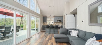Pine Lake Overlook- Lakeside house, hot tub w/ a view! Pontoon rental options!