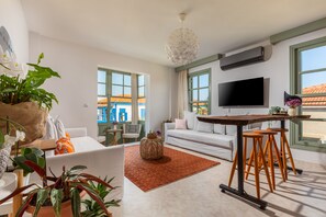 Hypo-allergenic bedding, minibar, in-room safe, individually decorated - Cumbalıca Hotel (Cesme)