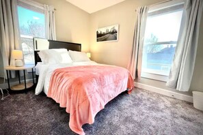 3 bedrooms, desk, iron/ironing board, free WiFi