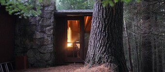 Deer Brook Cabin w/ Hot Tub, Fireplace & Brook