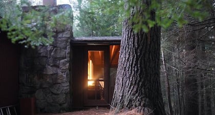 Deer Brook Cabin w/ Hot Tub, Fireplace & Brook